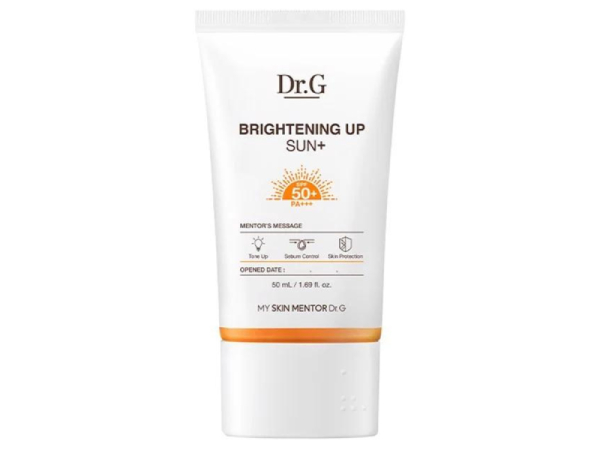 image3-98 Tuýp kem chống nắng màu trắng, dung tích 50 ml, có chỉ số SPF 50+ và các thông tin sản phẩm trên nhãn.