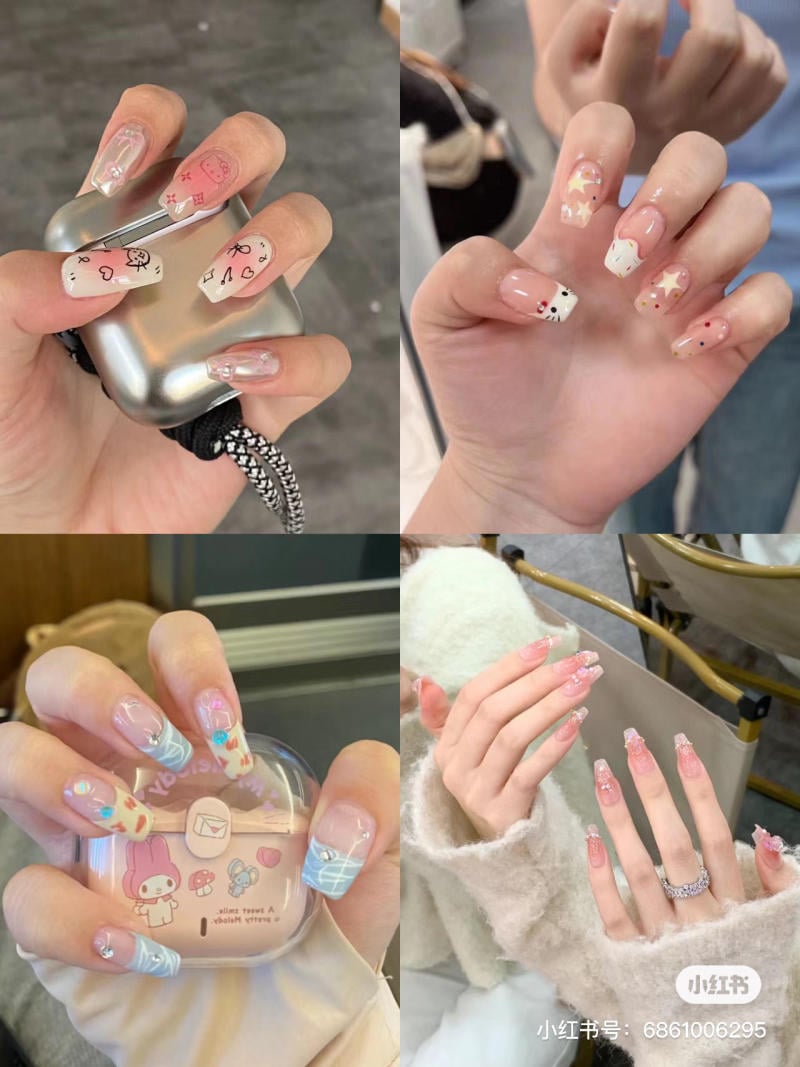Bộ móng tay được trang trí với nhiều kiểu dáng và màu sắc khác nhau, bao gồm họa tiết hoạt hình và đính đá.
