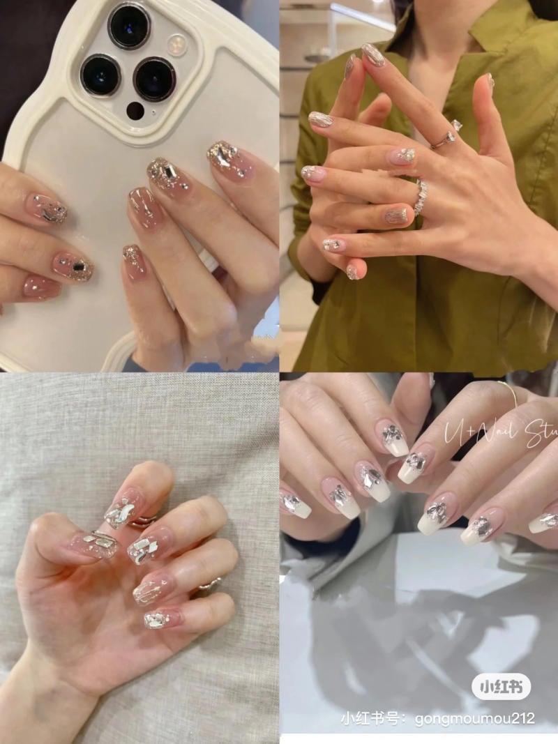 mau-nail-don-gian-cardina__86__4a9196676d594630939dc08ccc2d27f4 Bộ móng tay được trang trí với họa tiết ánh kim và đính đá, chụp từ các góc độ khác nhau.