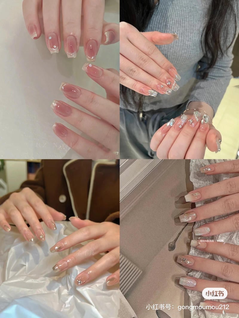 mau-nail-don-gian-cardina__90__efd9b7f452834c29a65d9deb5570b1c3 Bàn tay với móng tay được trang trí nghệ thuật, có lớp sơn bóng và họa tiết lấp lánh.