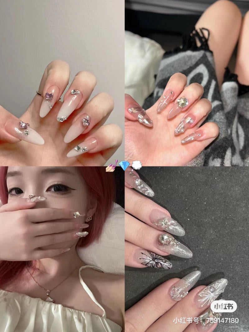 mau-nail-mong-nhon-tron__5__efe4d62b9e2e4616978dbebbda7c6e98 Bộ sưu tập bốn hình ảnh móng tay được trang trí với đá quý và hoa văn tinh xảo, trên nền màu trung tính.