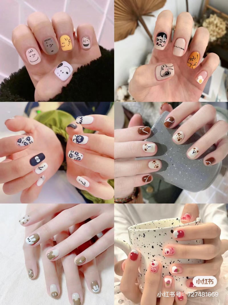 Bộ sưu tập móng tay với nhiều họa tiết và màu sắc đa dạng, từ hình mặt cười đến hoa văn trừu tượng.