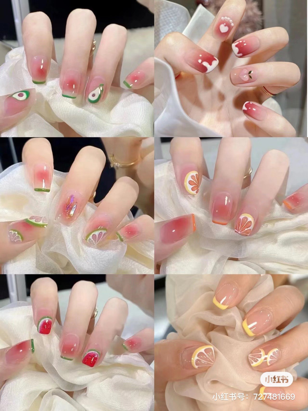Bộ móng tay trang trí với thiết kế đa dạng, gồm họa tiết hoa quả và màu sắc tươi sáng trên nền móng tự nhiên.