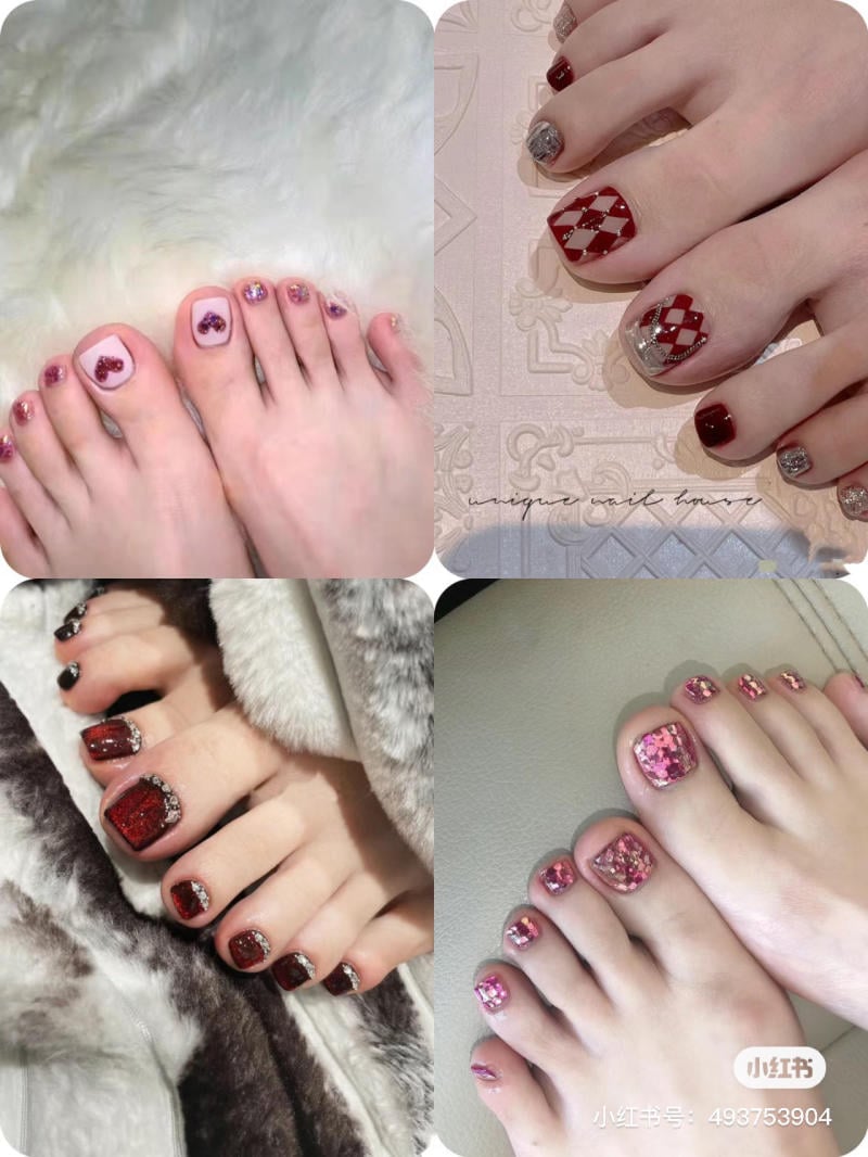 nail-chan-dinh-da__50__e696ffef92eb477db39c7d5ada5260a3 Bốn kiểu sơn móng chân với họa tiết và màu sắc khác nhau trên nền trắng, đỏ và hồng.