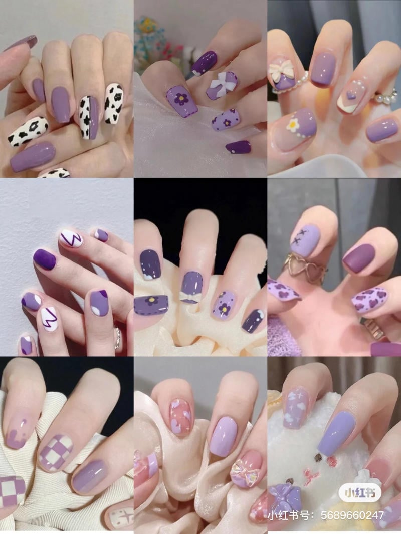 nail-mau-tim__85__431a980ef70a4f3c9806161c5cec00e5 Bộ sưu tập móng tay tím với các họa tiết khác nhau như hoa, nơ, và caro trên nền móng vuông và nhọn.