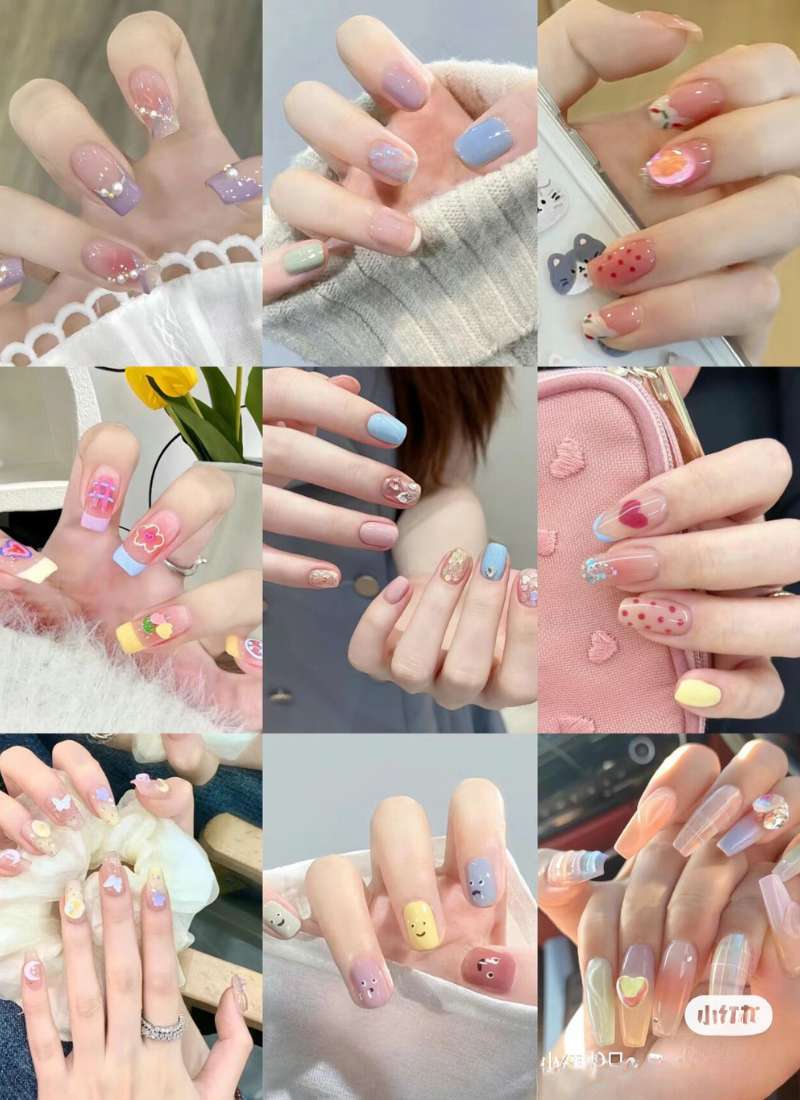 Bộ sưu tập móng tay được trang trí đa dạng với nhiều màu sắc và họa tiết khác nhau.