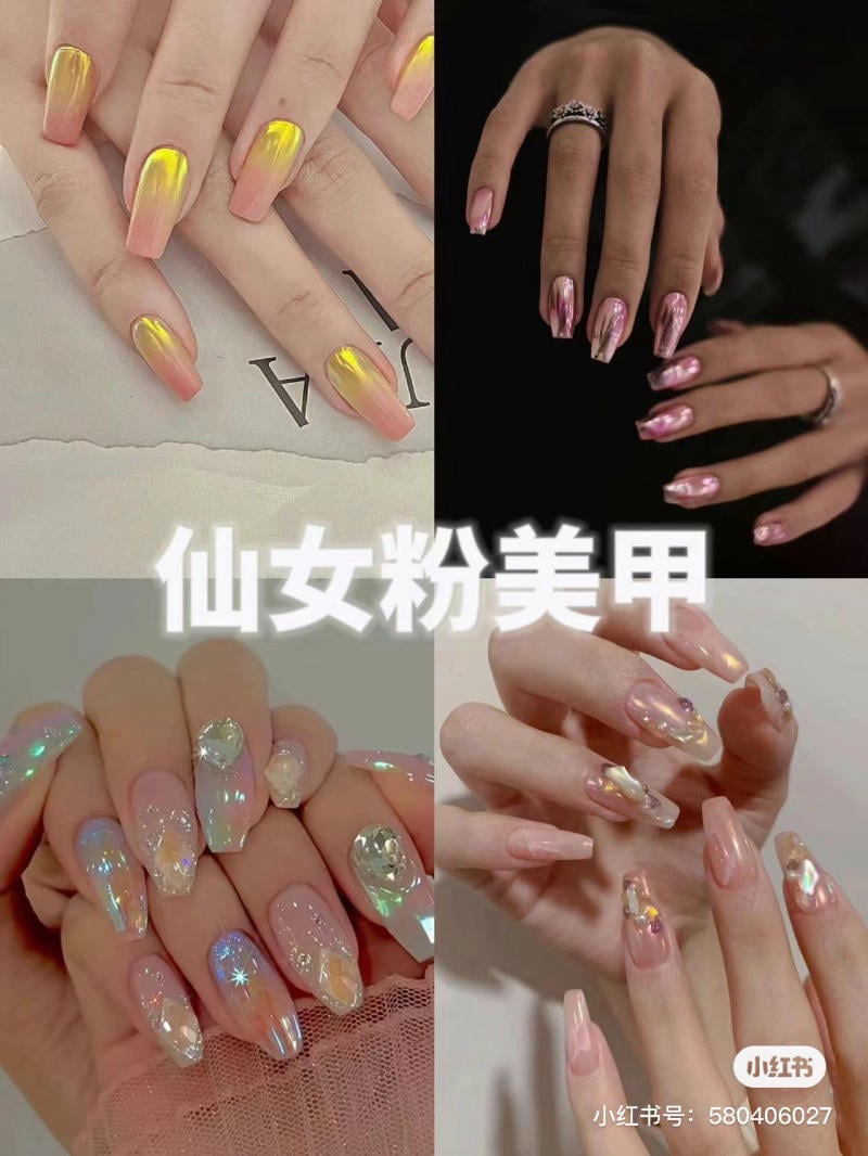 Bốn kiểu móng tay khác nhau với màu sắc và họa tiết đa dạng, từ màu ánh kim đến đính đá lấp lánh.