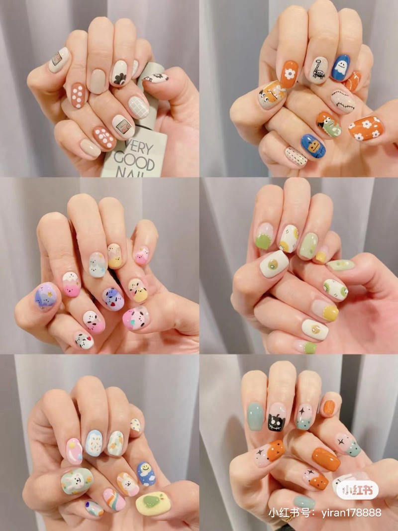 Bộ sưu tập móng tay với các họa tiết và màu sắc đa dạng như hình thú, hoa và hoạt hình.