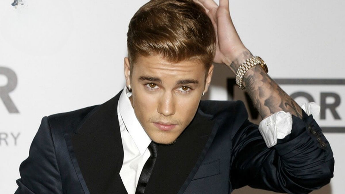 toc-justin-bieber-14 Hướng dẫn tạo kiểu tóc Justin Bieber kiểu vuốt dựng - bước 5
