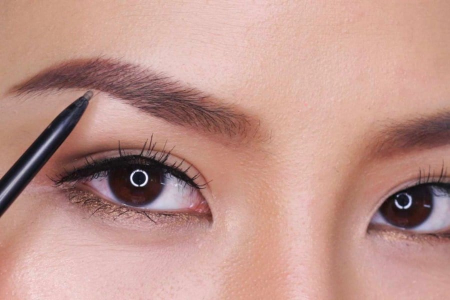 Có thể dùng chì kẻ mày để kẻ mắt không?