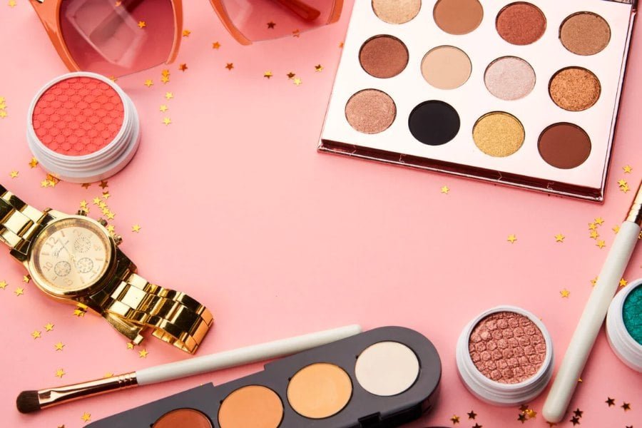 Biến Hóa Trang Điểm: Dùng Phấn Mắt Thay Má Hồng Như Thế Nào? 5 1 khai niem phan mat lam ma hong va tac dung cua no dc9053c5a1fb4707a790fc568d83c8d3 1