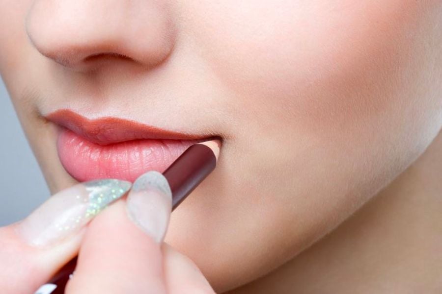 Hướng dẫn vẽ viền môi đẹp cơ bản