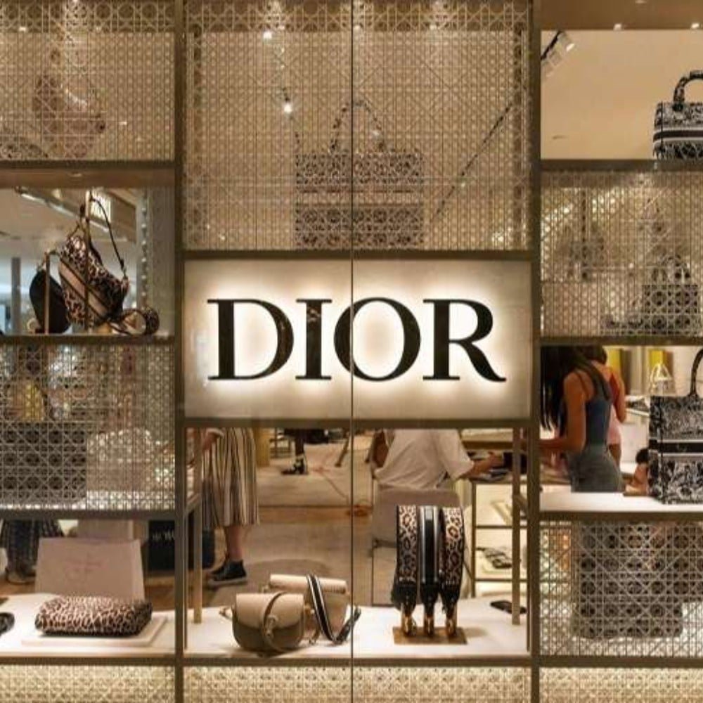 Khám Phá 7 Dòng Son Dưỡng Dior: Bảng Màu Chi Tiết Mới Nhất 2025! 3 24 1 thegioiskinfood thuong hieu dior 1
