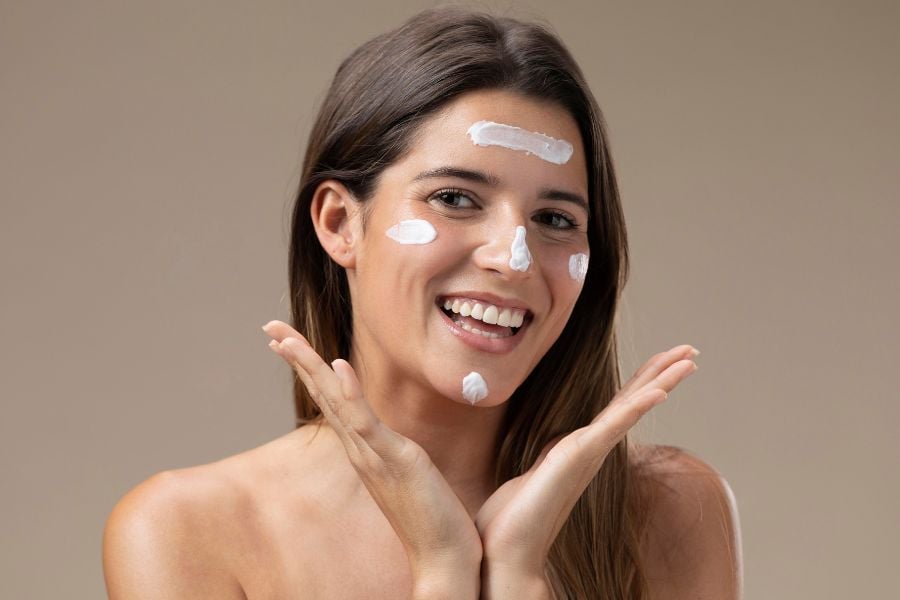 Chuẩn bị làn da trước khi che khuyết điểm nốt ruồi