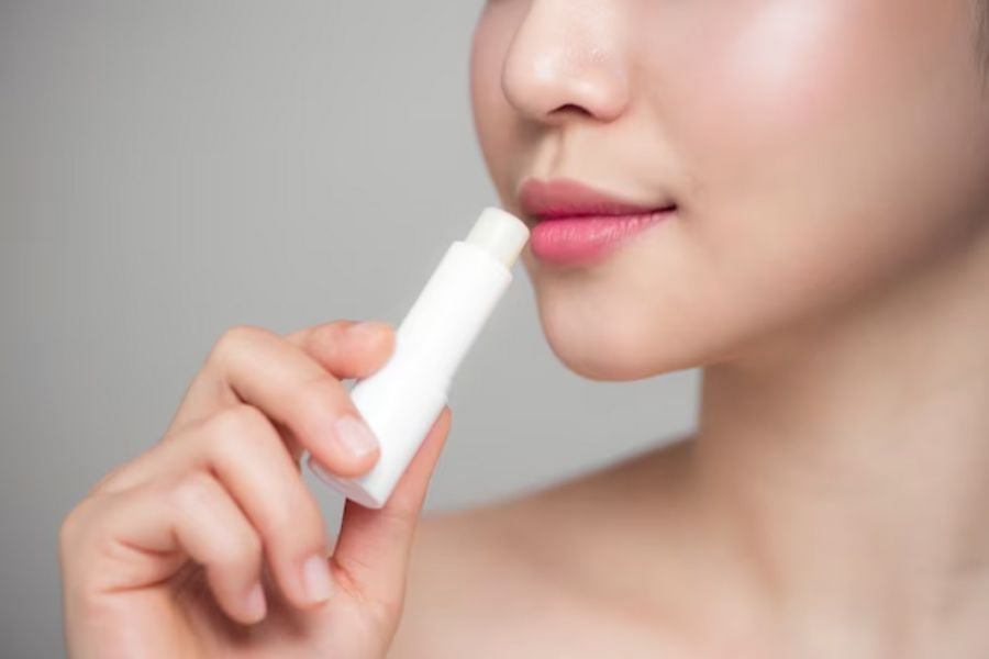 Những điều cần lưu ý để son lì không làm môi khô