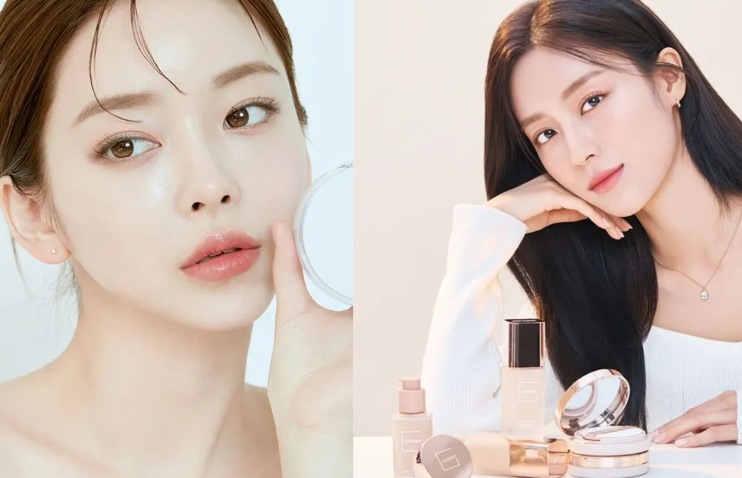 Hai người đang chụp ảnh với sản phẩm l&agrave;m đẹp, một người cầm hộp phấn, người kia tựa tay l&ecirc;n b&agrave;n.