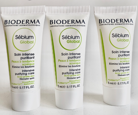 Khai Phá Bí Mật Sample Mỹ Phẩm: Chất Lượng Đối Sánh Full Size? 1 Ba tuýp kem dưỡng da Bioderma Sébium Global, dung tích 5ml mỗi tuýp, dùng cho da dầu mụn.