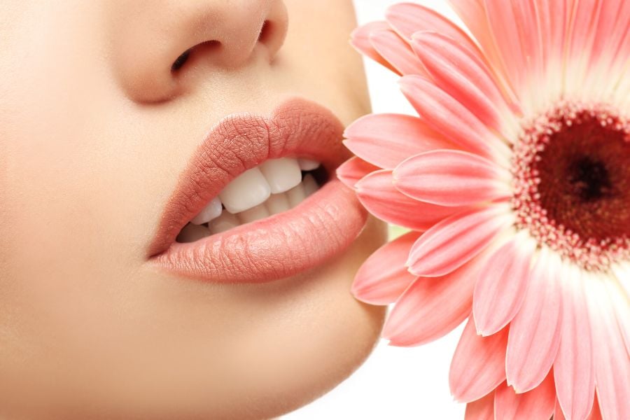 Những lợi ích khi sử dụng kem che khuyết điểm cho môi