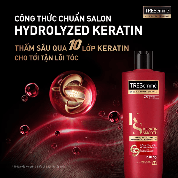 dau_goi_keratin_smooth_shampoo__1__3f9e592ccd5e4db0b662420a457b4f97_grande Chai dầu gội màu đỏ hiệu Tresemmé, nhấn mạnh công thức keratin thủy phân, nền đen với hình ảnh bọt bóng.