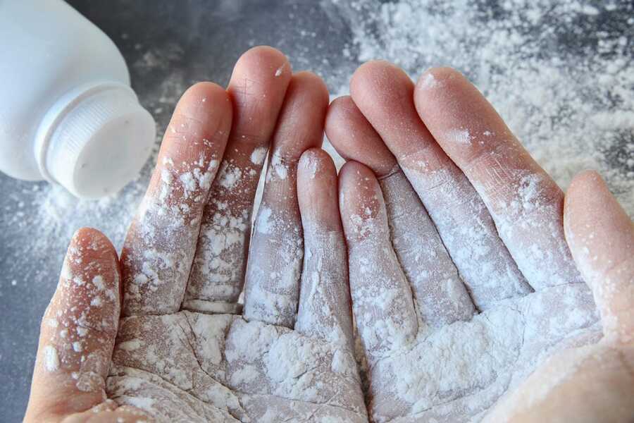 Những điều bạn cần lưu ý khi sử dụng phấn rôm như phấn phủ