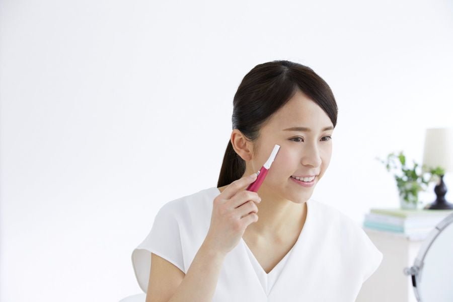 Khám phá bí quyết: Cạo lông mặt - Bước đệm hoàn hảo cho làn da trang điểm hoàn mỹ! 7 khong cao long mat co tot khongng ung dung luoi dia ky thuat polyester 45baf735917c46ef82d01a7e38456818 1