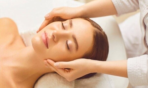 massage_la_cach_nang_co_mat_tai_nha_hieu_qua_624af51b5fd24adea77a03f06c032172_grande Phương pháp massage nâng cơ mặt hiệu quả tại nhà