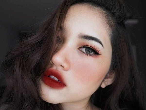 Màu son đỏ nâu gạch trầm cá tính, quyến rũ