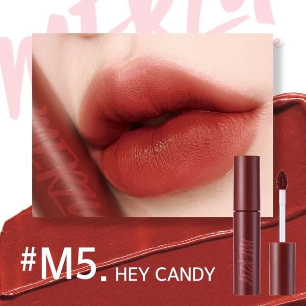 Đôi môi trang điểm với son màu đỏ và hình ảnh thỏi son cùng bộ sưu tập M5 Hey Candy.