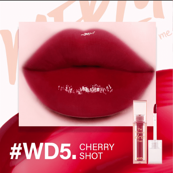Đôi môi sơn màu đỏ đậm với sản phẩm son bóng bên cạnh, nhãn hiệu "Cherry Shot".
