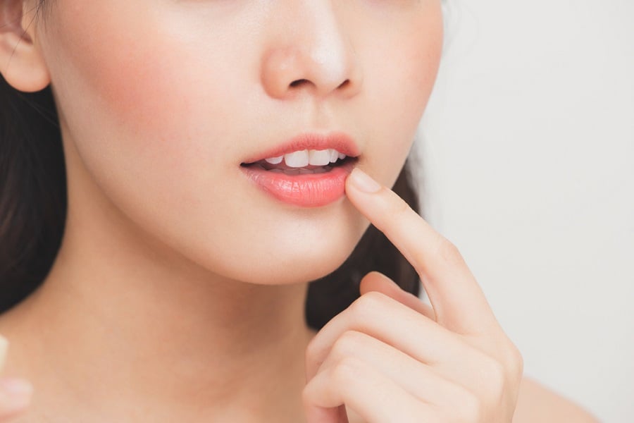 môi không ăn son giải đáp thắc mắc