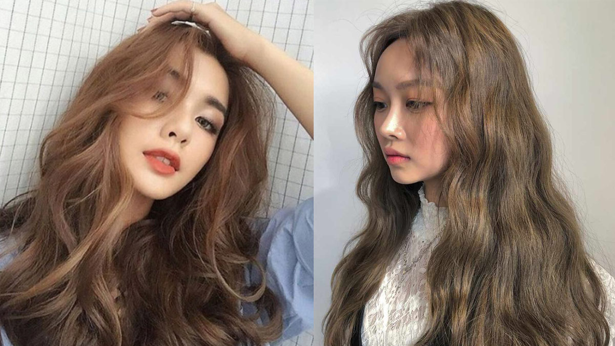 Hai người với mái tóc dài gợn sóng màu nâu, một người nhìn thẳng và một người nhìn nghiêng.
