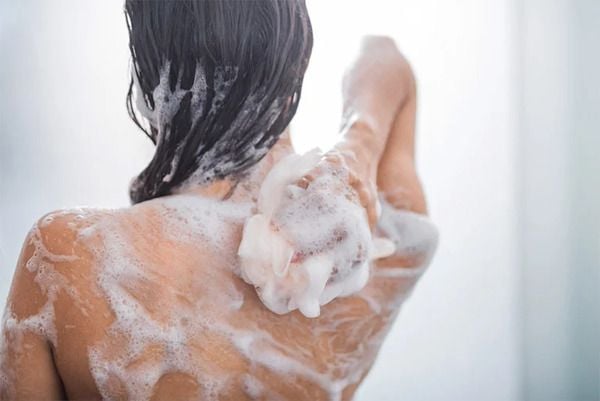 Nên chọn sữa tắm trắng da phù hợp