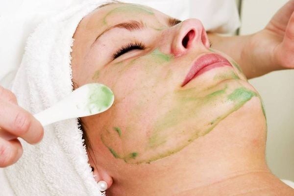 Nên đắp mặt nạ trước khi đi ngủ