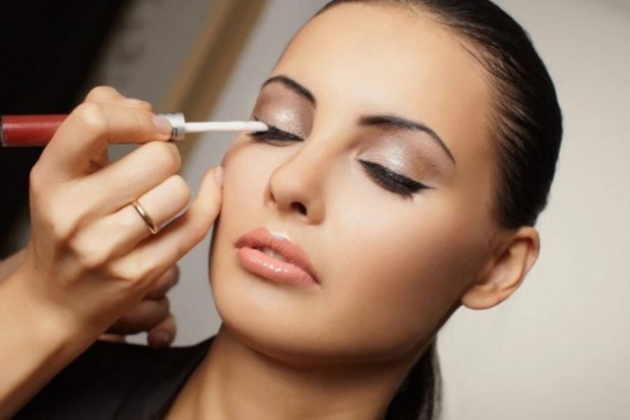 Hướng dẫn tỉ mỉ về cách kết hợp màu mắt trong trang điểm