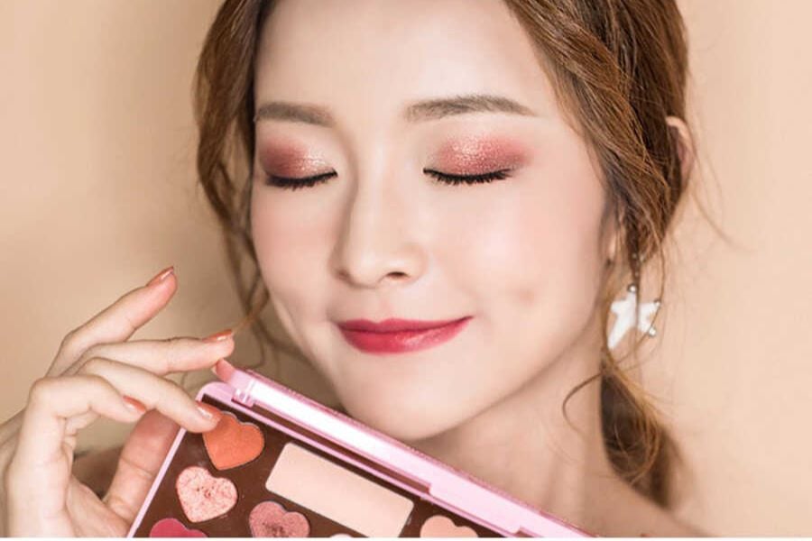 Những xu hướng phối màu mắt nào đang thịnh hành và được yêu thích?