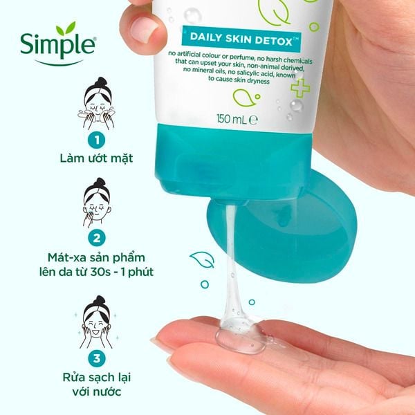 Hình ảnh chai sữa rửa mặt được bóp ra tay, kèm hướng dẫn sử dụng ba bước chăm sóc da mặt.