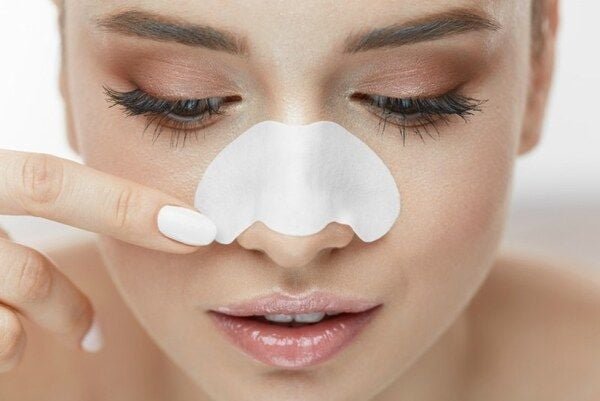 Khám Phá Bí Quyết Làn Da Mịn Màng Với Miếng Dán Ma Thuật Xóa Tan Mụn Đầu Đen 6 sach mun voi mieng dan lot mun 17bfd27ec6a64b449916017dec975bc0 grande 1
