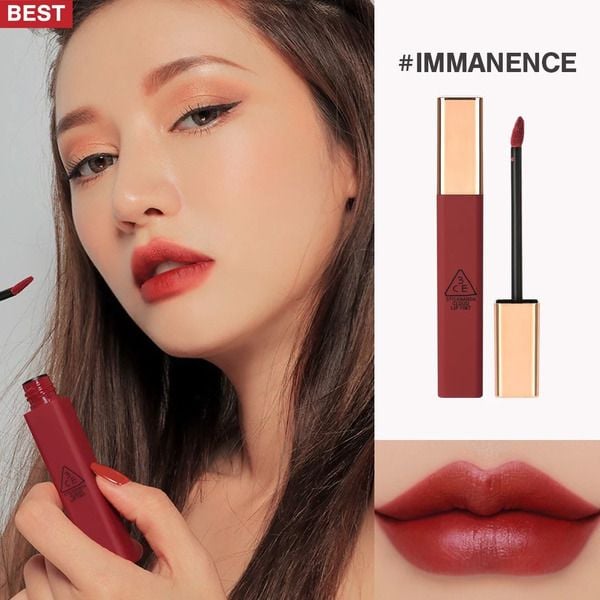 Người mẫu trang điểm môi màu đỏ, bên cạnh là hình ảnh son môi và cọ thoa, nền chữ "#IMMANENCE".