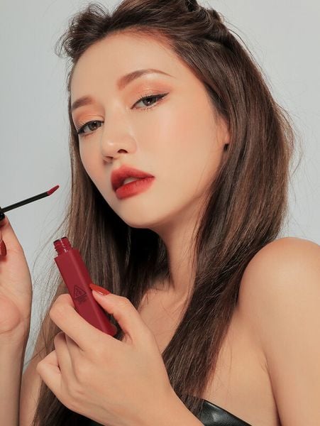 Son kem cho khả năng lên màu chuẩn, bền màu trên môi