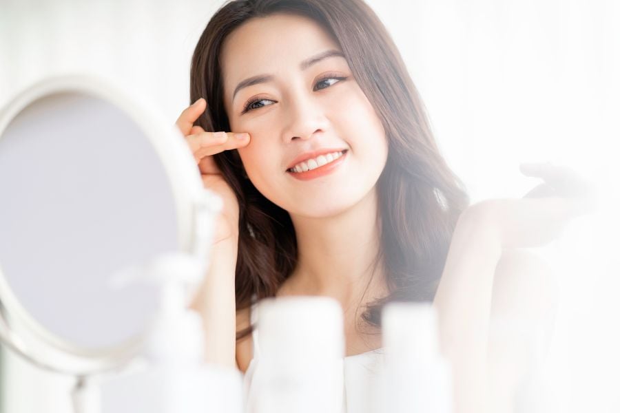 tan_kem_che_khuyet_diem_bang_gi__4__2f6ad8384cd64decbbad89b27e4485c6 Tán kem che khuyết điểm bằng gì để đạt hiệu ứng tốt nhất?