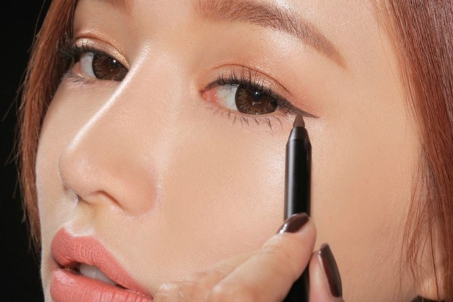 Cách kẻ eyeliner cho từng dáng mắt