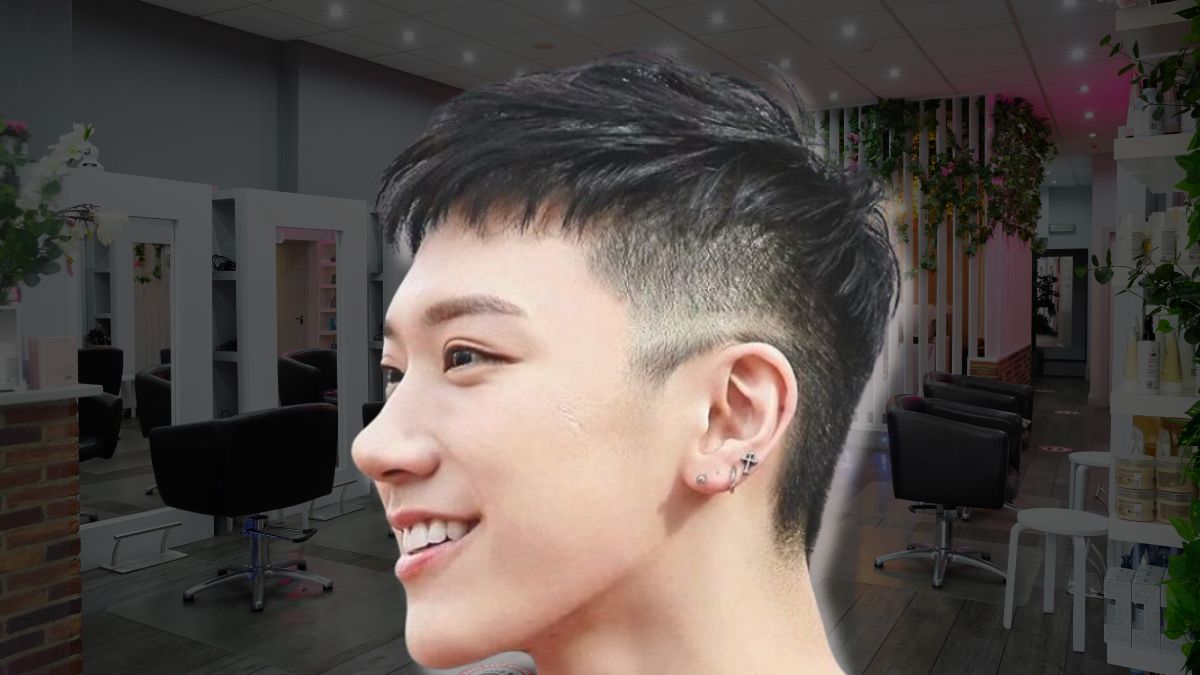 toc-mohawk-5 Người với kiểu tóc cắt ngắn hai bên, đeo khuyên tai, trong tiệm cắt tóc hiện đại với ghế và gương.